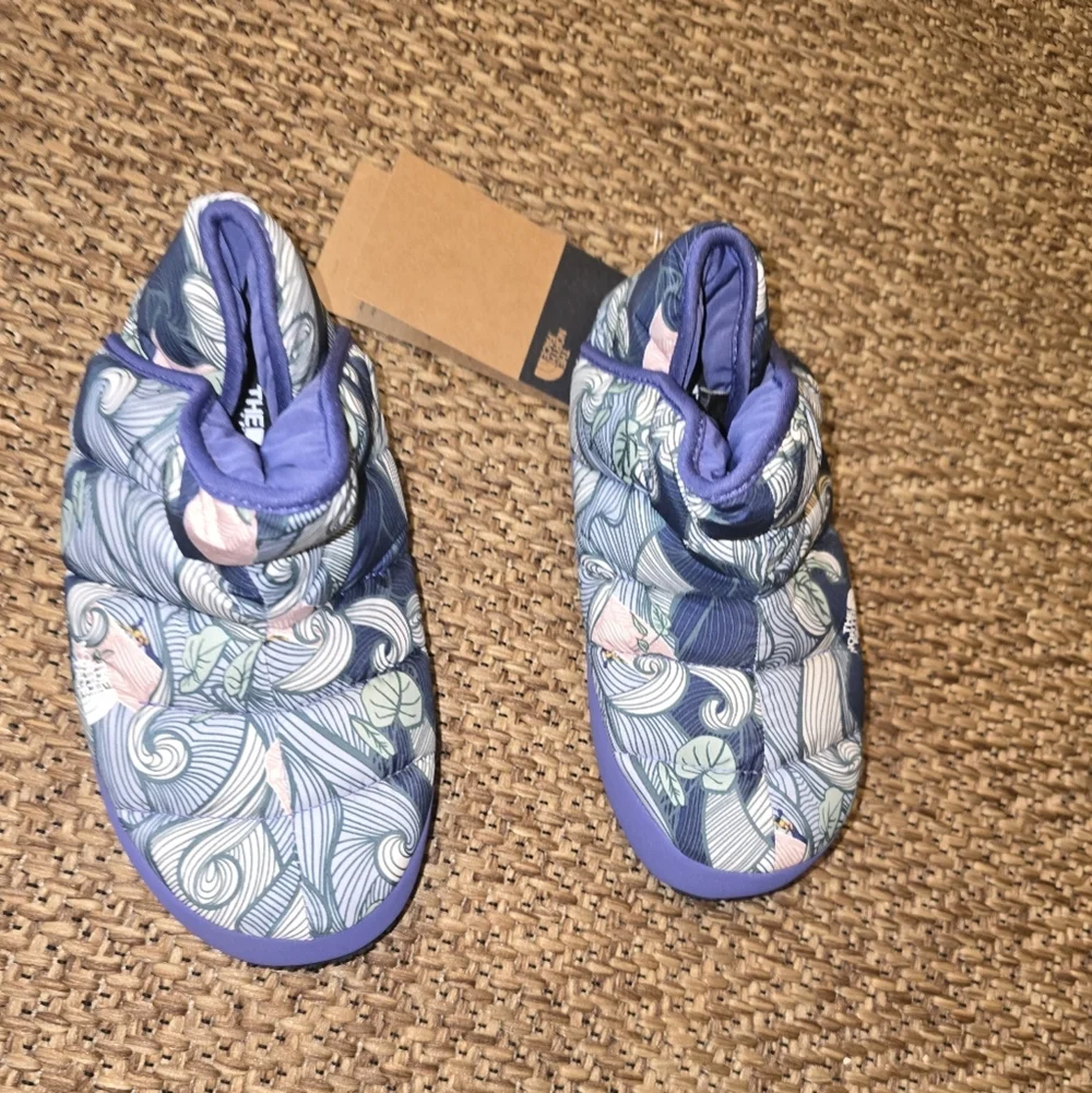 NWT The North Face Thermo Ball Traction Booties. Girls Size 1